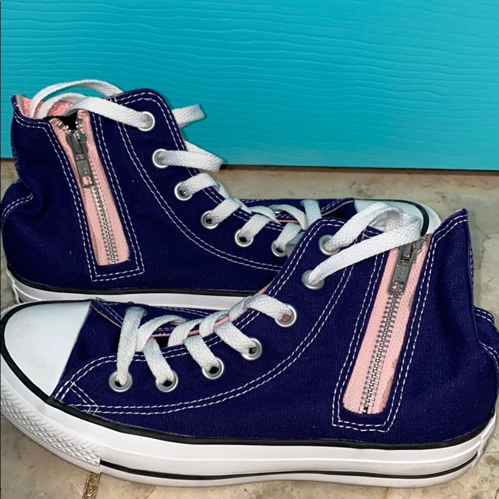 Limited Converse W/ Zipper Accent